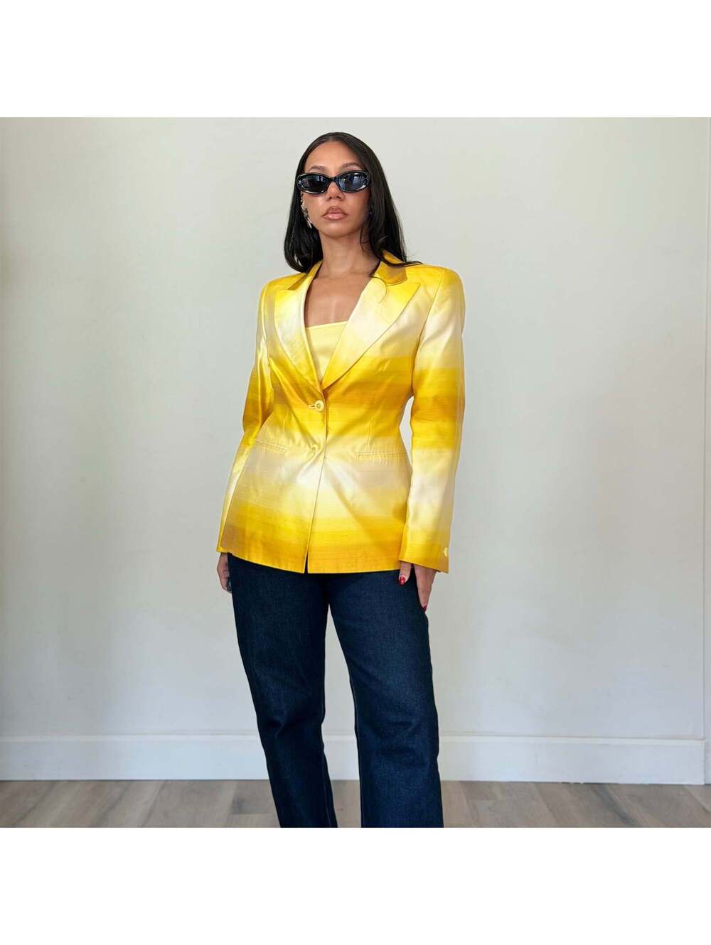 Escada - Picture 5 of 9